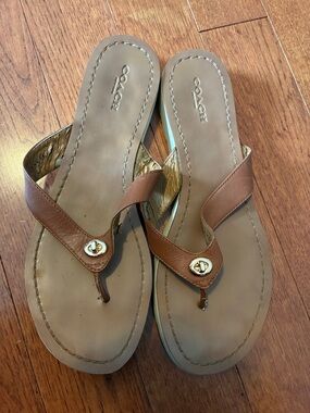 Coach Brown Leather Thong Sandals with Gold-Tone Turn-Lock size 8.5